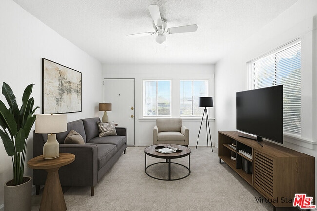 Building Photo - 3962 1/4 S Hobart Blvd Rental