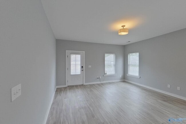 Photo - 520 White Oak Cir
