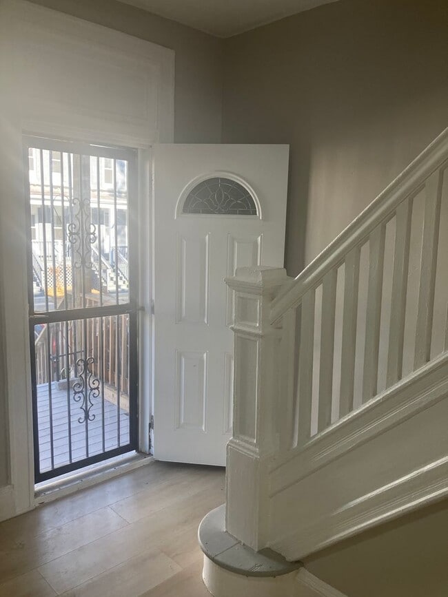 Building Photo - Spacious 2-Bedroom, 1-Bath Home on Saint Charles Ave – Available Now