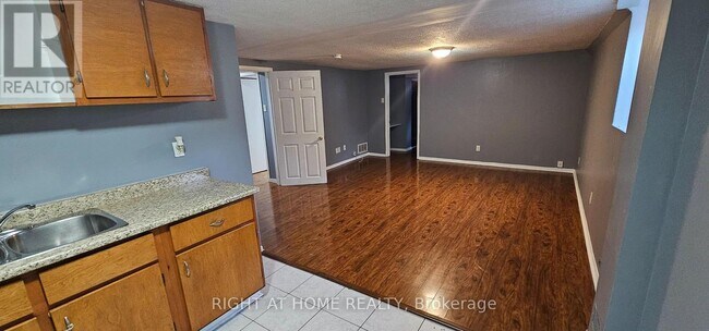 Photo - 163 McMurchy Ave