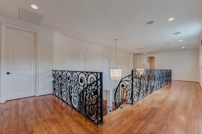 Photo - 5410 Valerie St