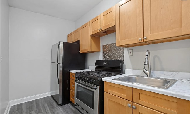 Building Photo - 255 W Lombard St Unit 3