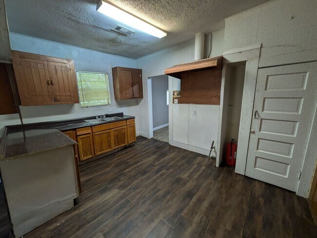 Photo - 2701 Thomas Blvd