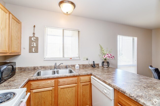 2BR, 2.5BA - 1,550 SF