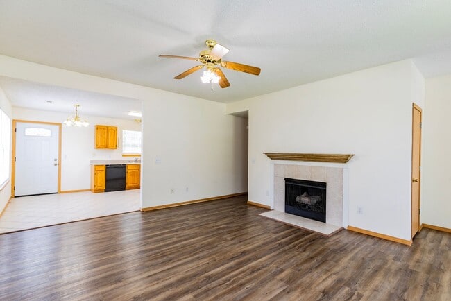 Photo - ***1502 Cresent***