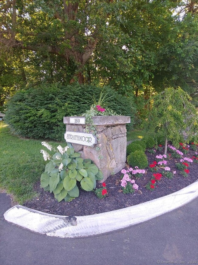 Building Photo - 160 Fairfield Woods Rd Unit APT 43
