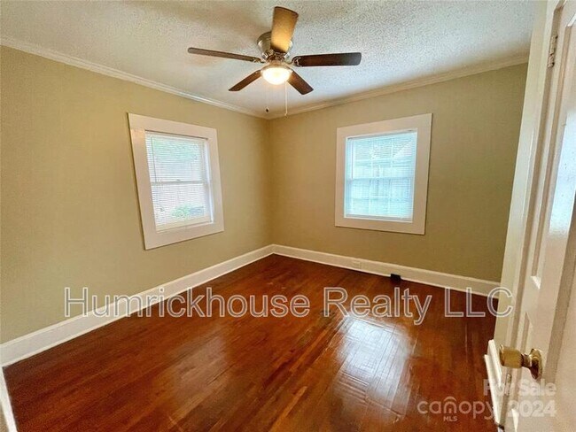 Photo - 338 Magnolia St NW