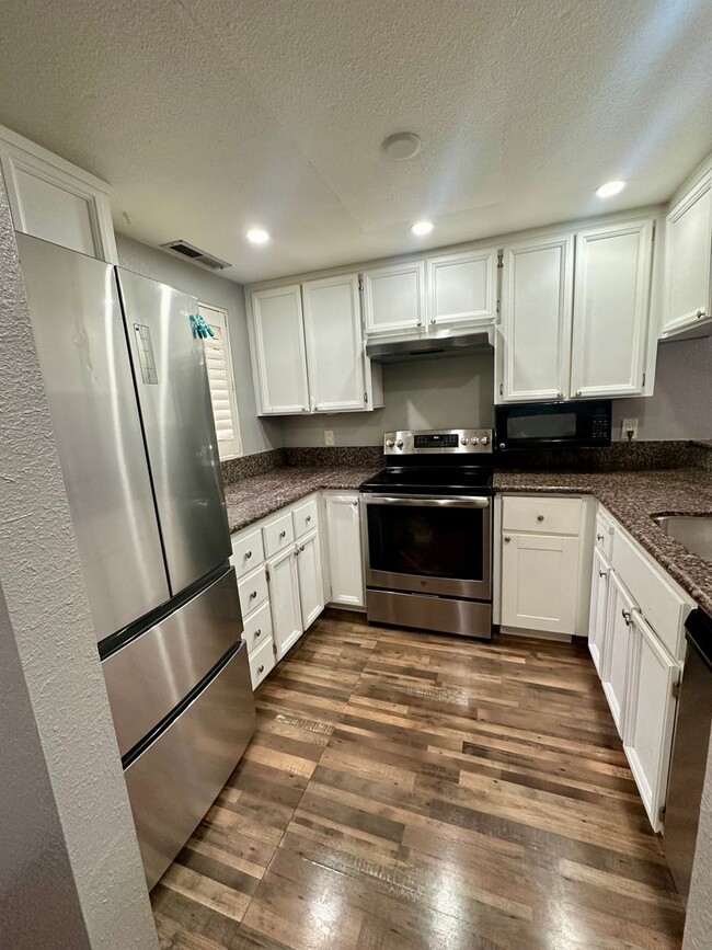 Photo - Charming 2 Bed 1.5 Bath Condo in Newark! Available August 1st!