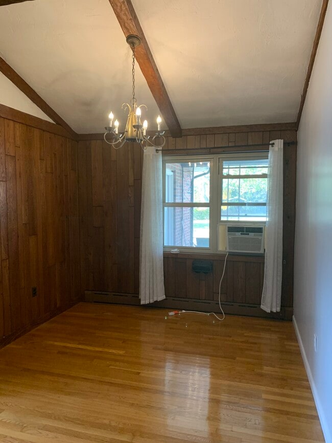 Photo - 166 White St