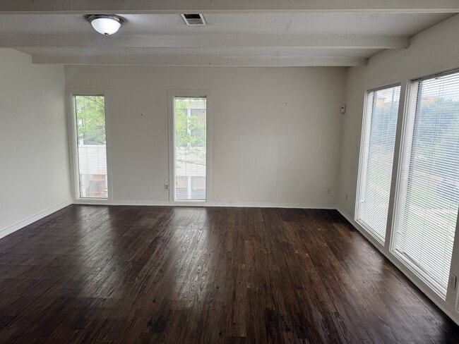 Photo - 4704 Chenevert St