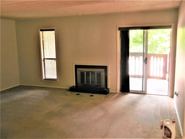 Photo - 6552 N Meridian Ave Unidad 105