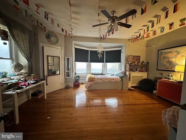 Photo - 111 E Gorgas Ln Unit 1