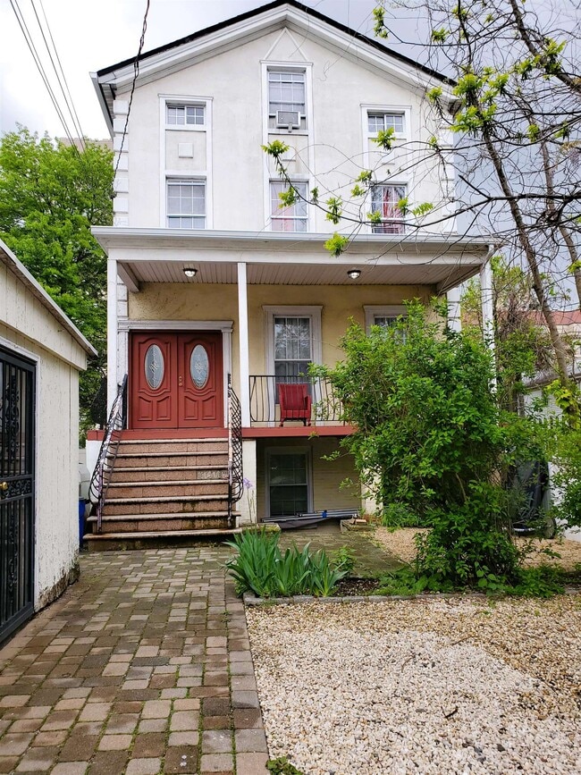 Building Photo - 186 Summit Ave