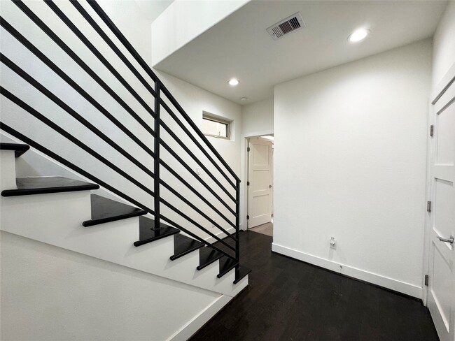 Photo - 2905 Gillespie St