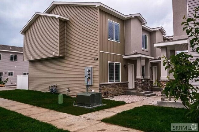 Building Photo - 702 S Saturn Ave Rental