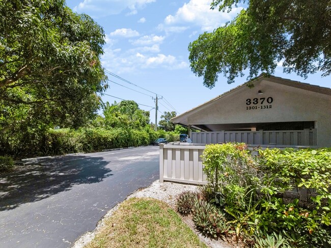 Building Photo - ** CATALINA AT HIGH POINT ** 2 BED / 2 BATH - CONDO - FURNISHED - CARPORT - ANNUAL RENTAL