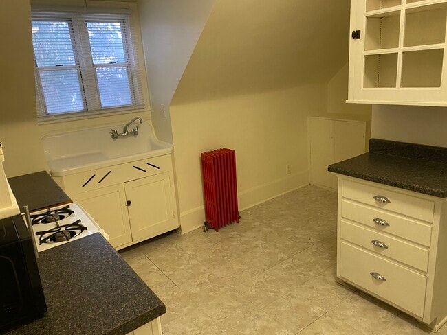 kitchen - 610 Wayne Ave Unit 610