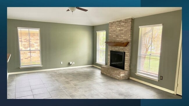 Photo - 439 Woodrail Dr