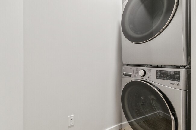 Photo - 21003-21025 25 Ave NW Unit Bsmt