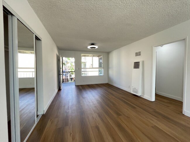 Photo - 7351 Variel Ave