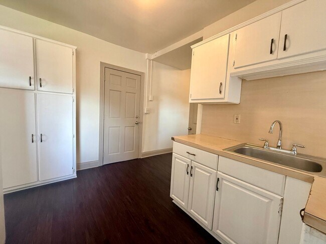 Photo - 324 S Christian St Unit 3