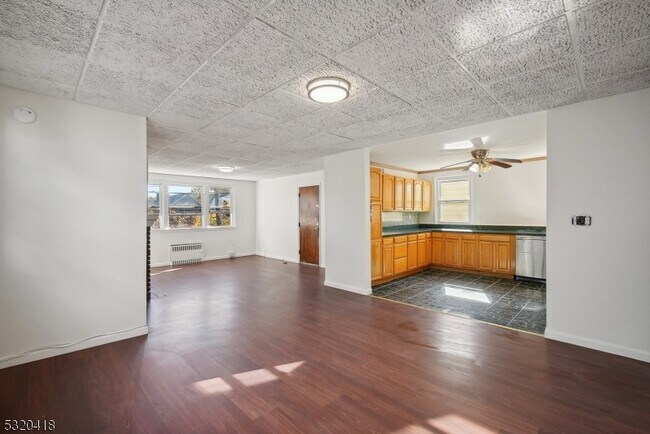 Photo - 211 Ampere Pkwy Unit 2