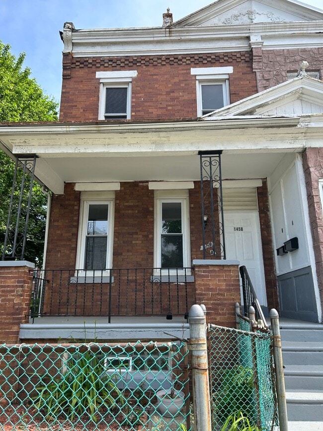 Building Photo - 1458 Kenwood Ave Unit 1458 Kenwood Ave  1 Rental
