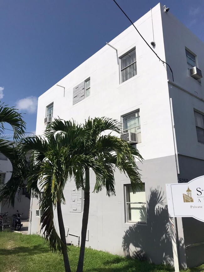 Building Photo - 5250 NW 26th Ave Unit 12