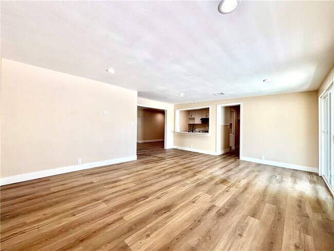 Photo - 2013 Victoria Dr