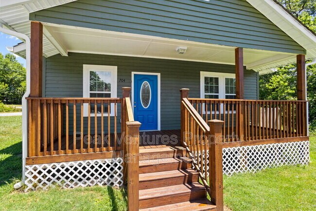 Photo - 704 Fairfax St