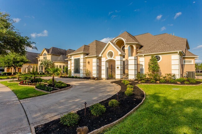 Photo - 14 Lake Mist Ct