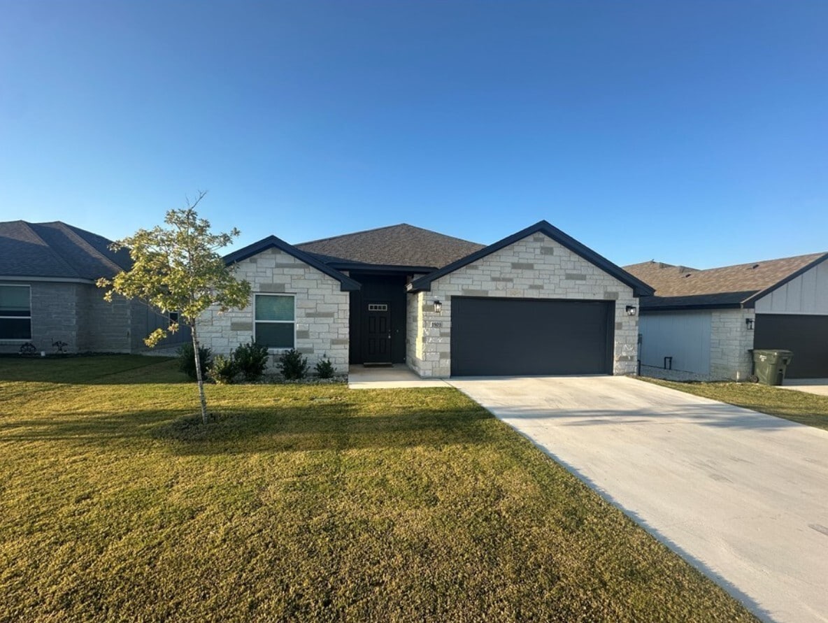 Photo - 1503 Fiddle Wood Way