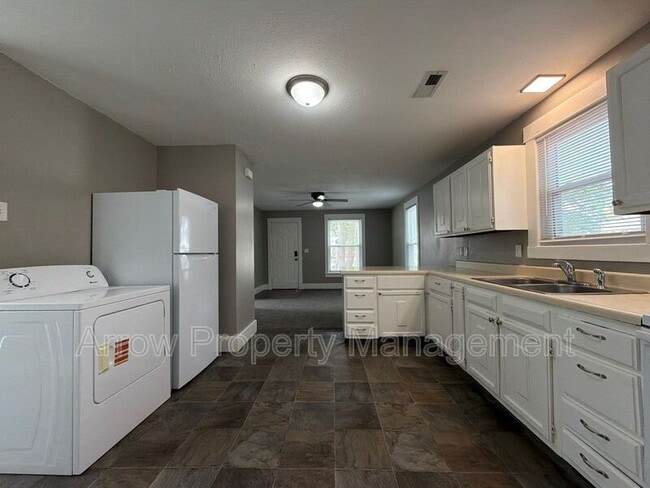 Photo - 2234 Dudley St