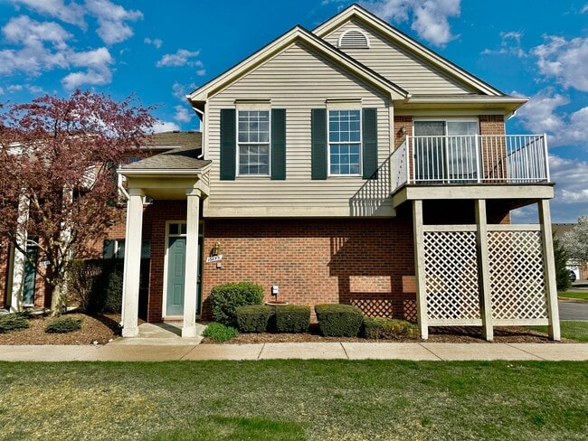Building Photo - Just Listed! Sun-Filled 2BR Condo with Fireplace & Garage – Won’t Last!