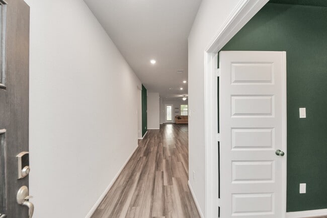 Photo - 518 Ellwood Terrace Ln