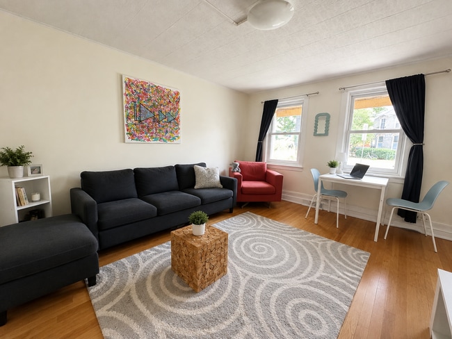 Building Photo - 734 Williamson St Unit 734