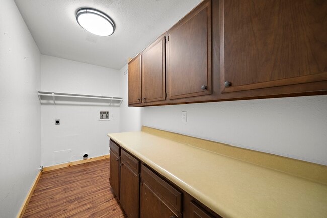 Building Photo - 10011 Blue Bird St