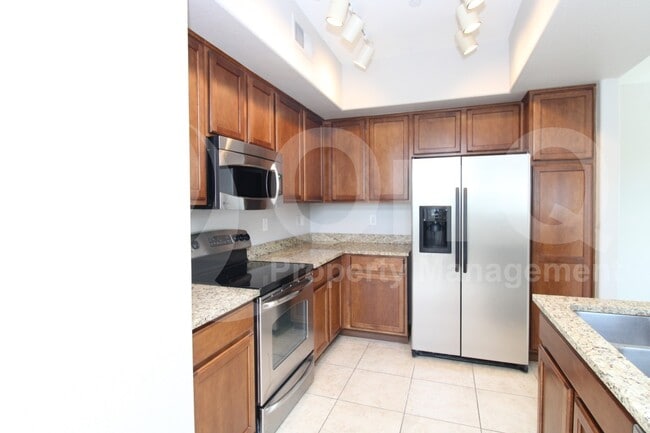 Building Photo - 900 S 94th St