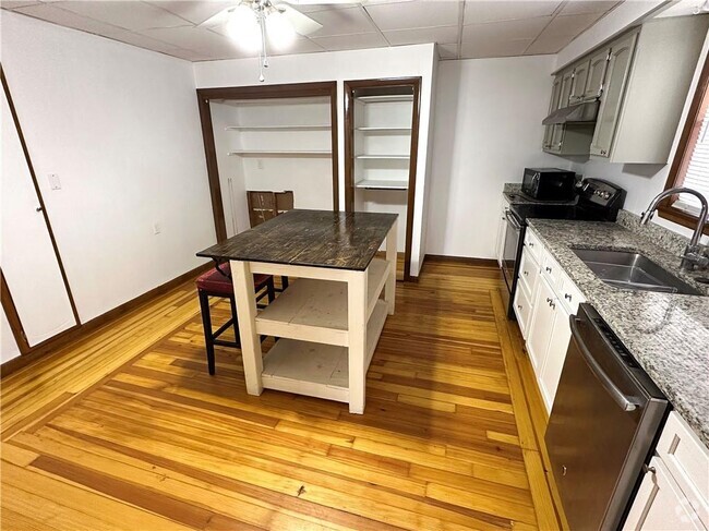 Building Photo - 331 Ward St Unit 1R Rental