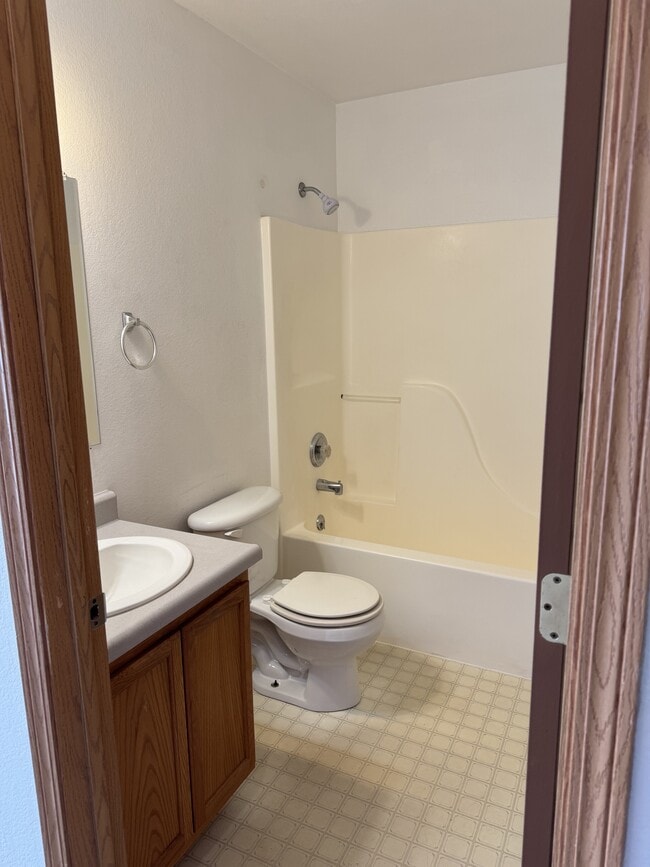 Photo - 557 W Shore Dr