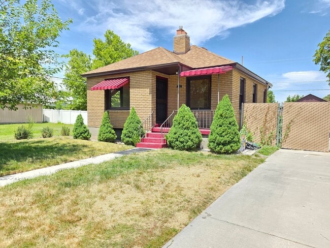 Photo - 211 Maple St