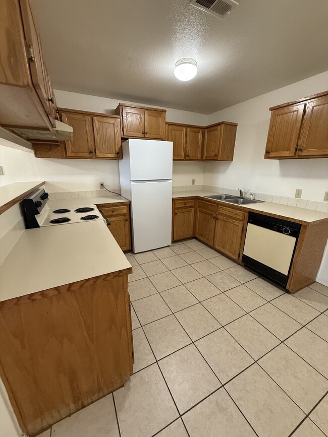 Photo - Last 2BR unit at Green Oaks Unidad Bldg 1  1C