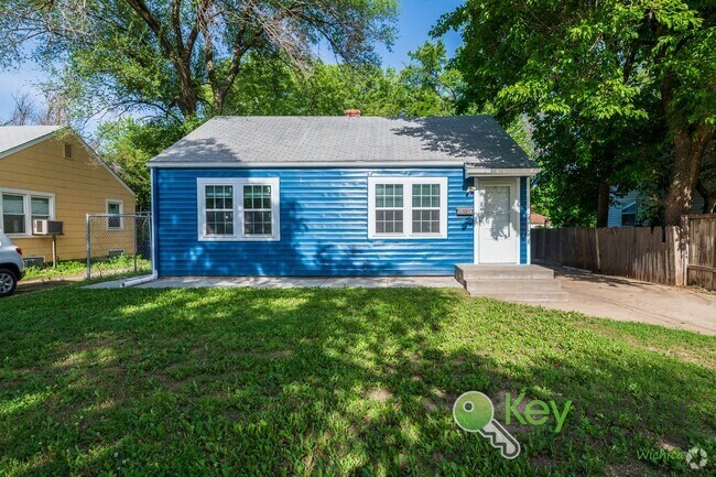 Building Photo - Freshly remodeled 2 bedroom + 2 bonus room... Rental