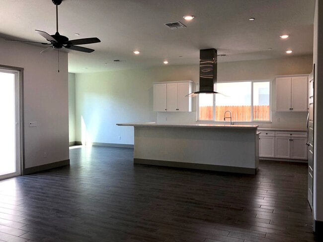 Photo - $2,695 Ashlan & Armstrong, 4 Bedroom - E. ...