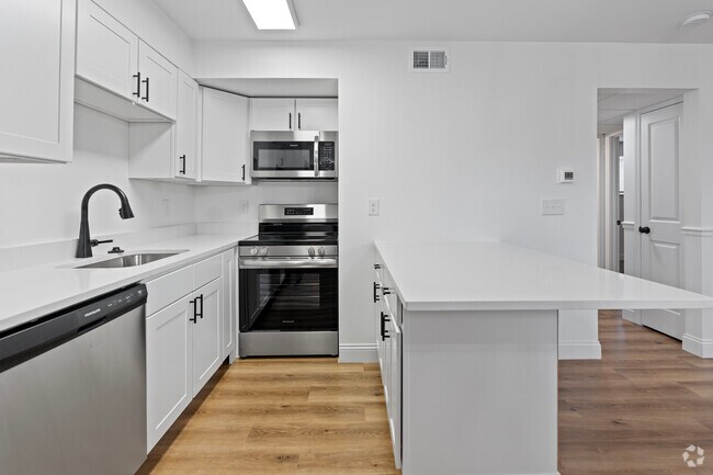 2 BR, 1BA - 900SF - Kitchen