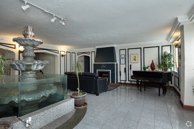 Lobby - Gallery Central West End Rental