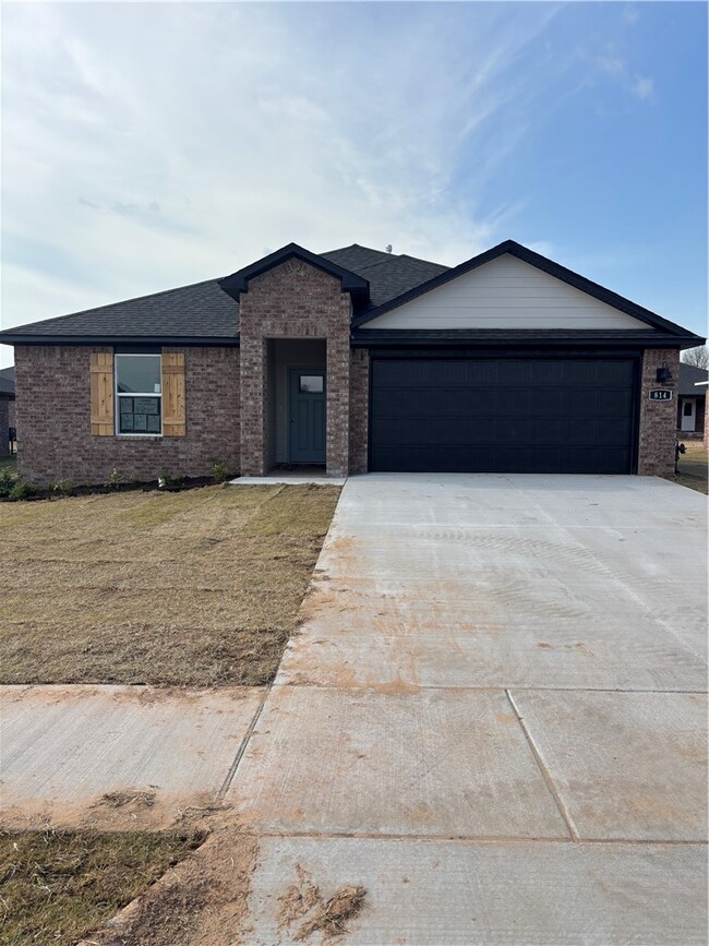 Building Photo - 814 Heeler Ave