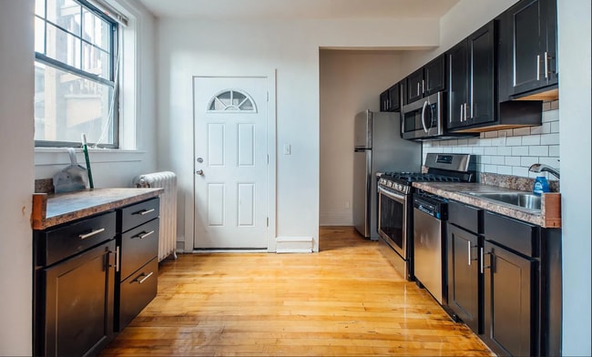 Photo - 2332 W Addison St Unit J1