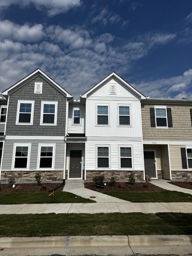 Building Photo - 2 bed, 2.5 bath New Construction Townhome