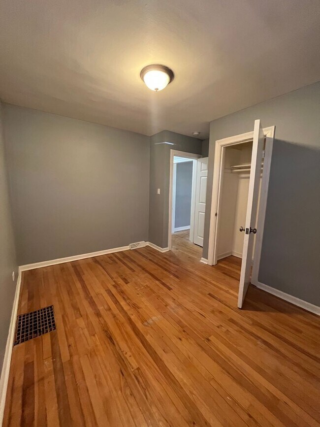 2 Bedroom 1 Bathroom house in Calumet Park... Rental House Rental in